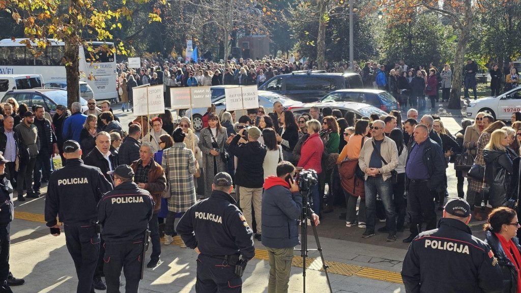 prosvjetari protest skupština cg